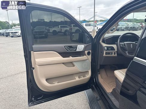 Used 2022 Lincoln Navigator Reserve RWD image 22