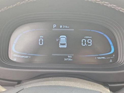 Used 2025 Hyundai Venue SEL FWD image 16
