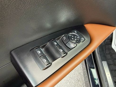 Used 2023 Lincoln Nautilus Reserve w/ Equipment Group 202A image 14