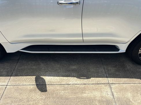 Used 2019 Lexus LX 570 4WD w/ Luxury Package image 13