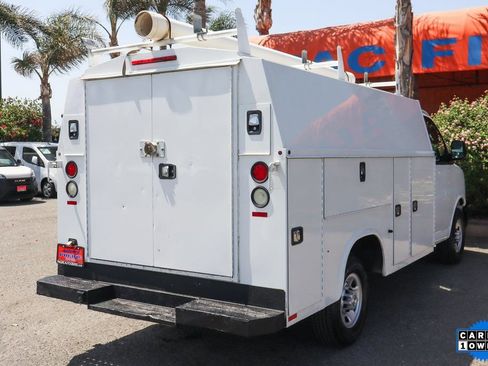 Used 2018 Chevrolet Express 3500 image 10