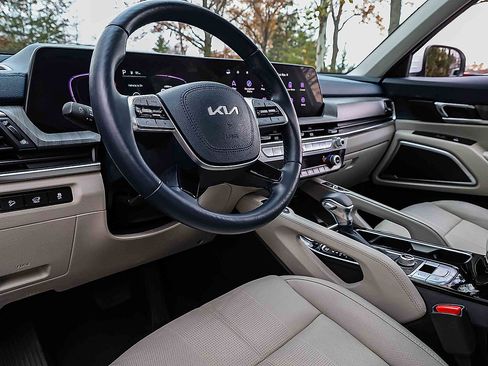 Certified 2023 Kia Telluride EX w/ EX Captain's Chair Package image 7