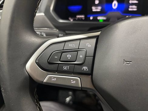 Used 2022 Volkswagen Tiguan SE AWD/4WD image 25