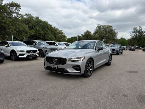 Certified 2025 Volvo S60 B5 Core image 2