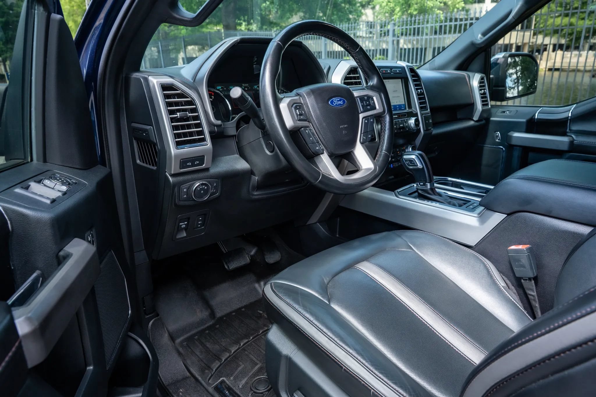 Used 2020 Ford F150 Platinum w/ Equipment Group 701A Luxury AWD/4WD image 10