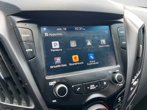 Used 2017 Hyundai Veloster Turbo FWD image 16