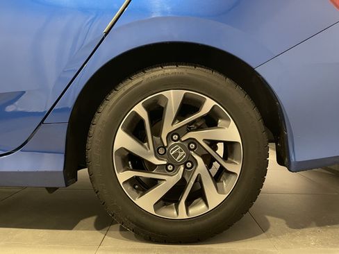 Used 2018 Honda Civic EX image 9