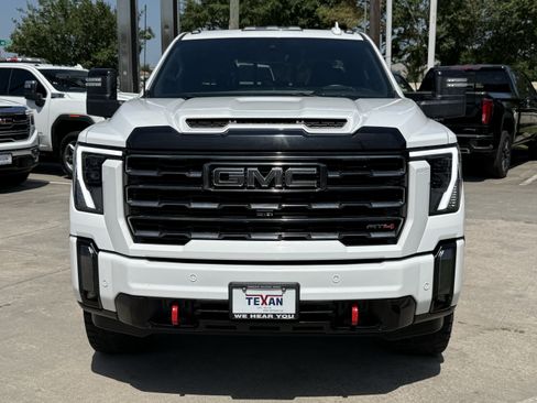 Used 2024 GMC Sierra 2500 AT4 w/ AT4 Premium Plus Package AWD/4WD image 10