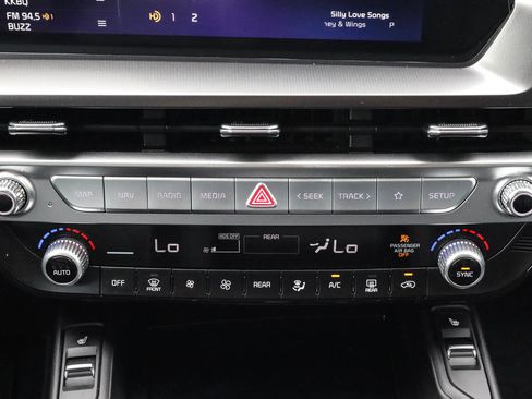 Used 2025 Kia Telluride S FWD image 25