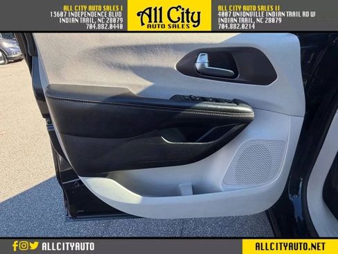 Used 2020 Chrysler Voyager Lxi FWD image 34