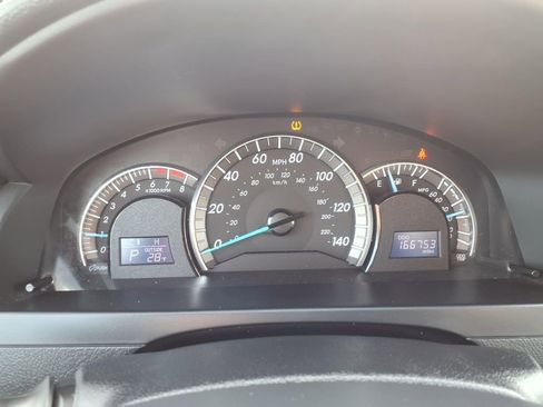 Used 2012 Toyota Camry L image 20