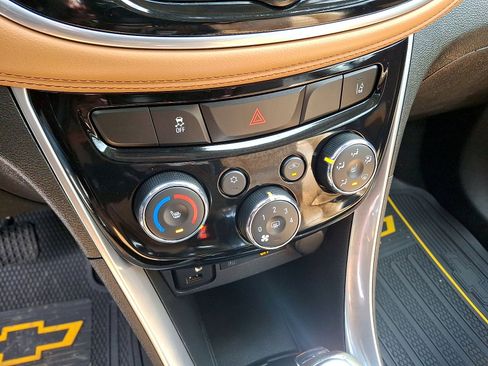 Used 2020 Chevrolet Trax Premier AWD/4WD image 19