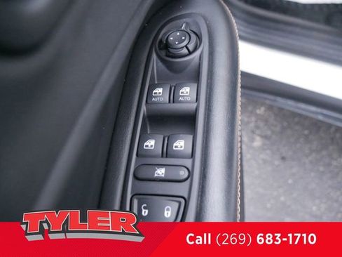 Used 2018 Jeep Compass Latitude w/ Cold Weather Group image 22