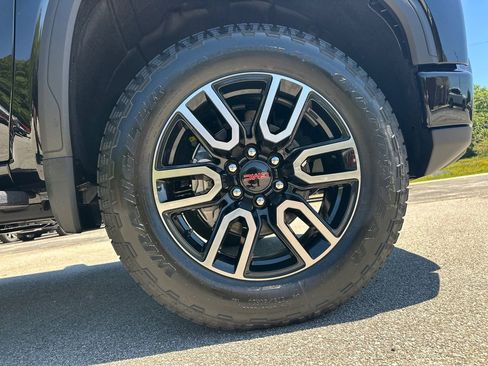 New 2026 GMC Sierra 1500 AT4 w/ AT4 Premium Package AWD/4WD image 13