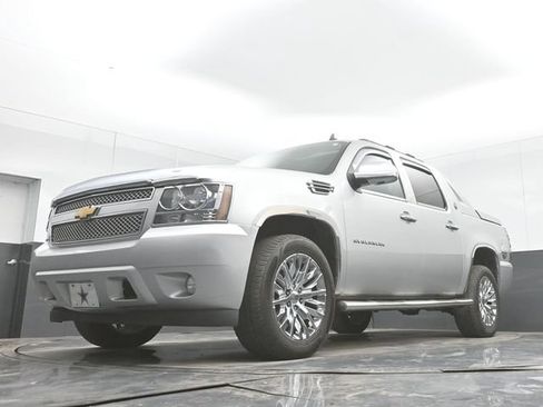Used 2013 Chevrolet Avalanche LT AWD/4WD image 39