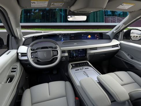 New 2026 Lincoln Navigator L Premier AWD/4WD image 9