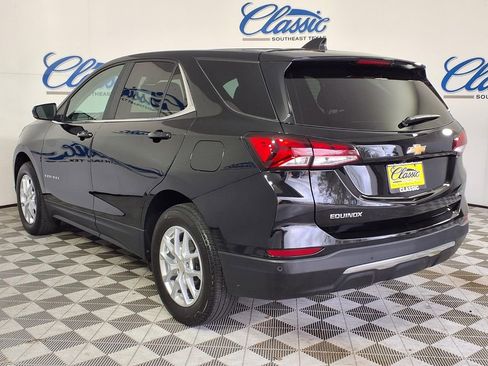 Used 2022 Chevrolet Equinox LT image 2