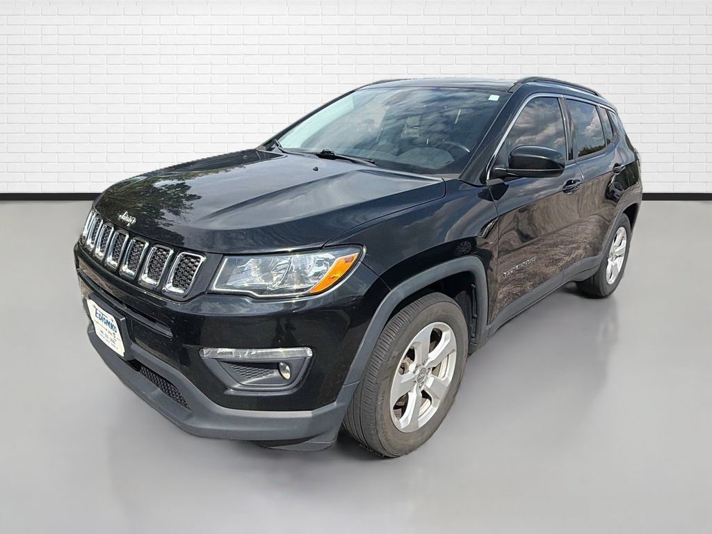 Used 2019 Jeep Compass Latitude w/ Cold Weather Group FWD image 3