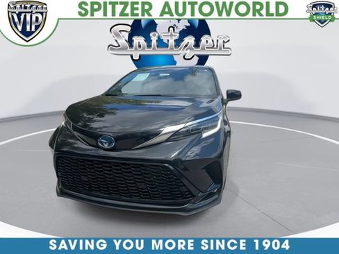 Used 2024 Toyota Sienna XSE AWD/4WD image 3