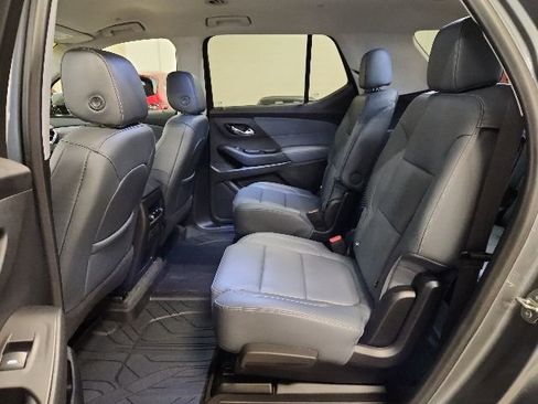Used 2020 Chevrolet Traverse LT w/ LT Premium Package AWD/4WD image 24