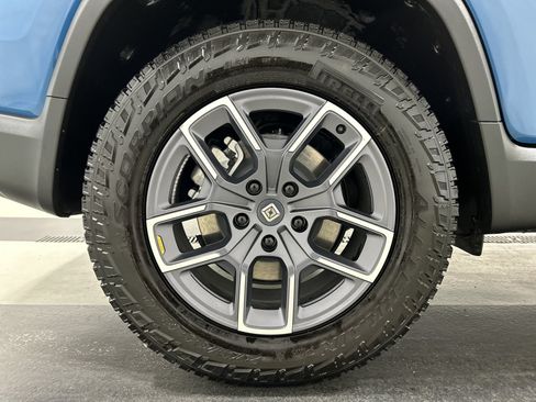 Used 2024 Rivian R1T Adventure AWD/4WD image 12