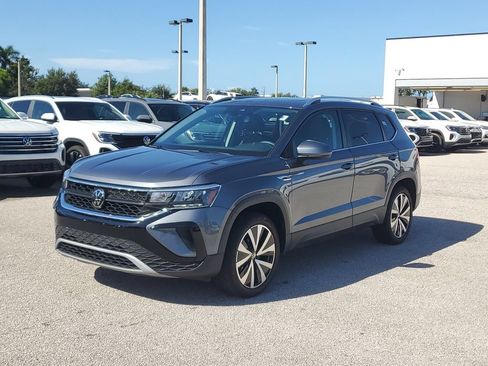 Certified 2023 Volkswagen Taos SE w/ Panoramic Sunroof Package FWD image 9