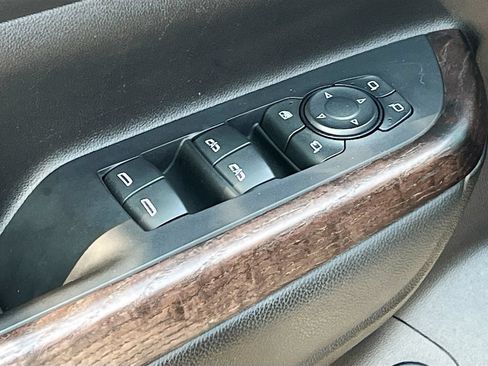 Used 2022 GMC Acadia Denali w/ Denali Technology Package AWD/4WD image 18