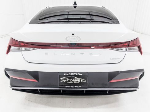 Used 2025 Hyundai Elantra Limited image 6