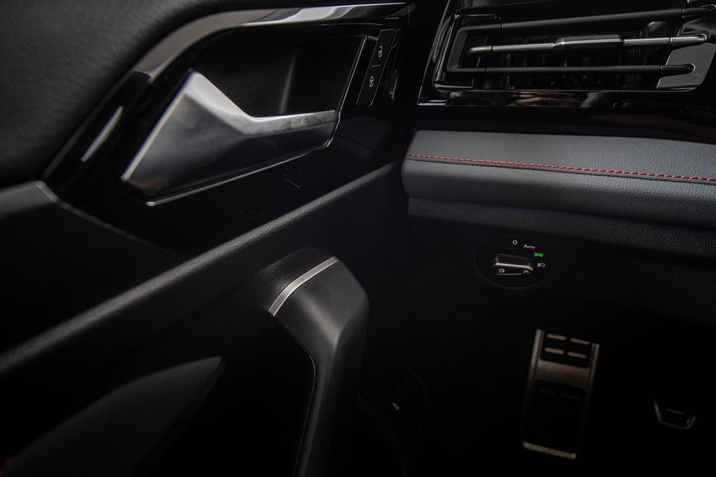Certified 2026 Volkswagen Jetta GLI Autobahn FWD image 33