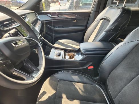 Used 2023 Jeep Grand Cherokee L Laredo AWD/4WD image 23
