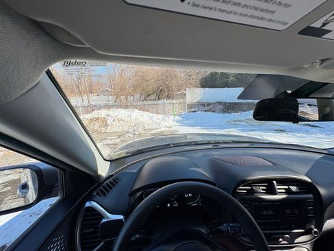 Used 2025 Kia Soul LX w/ LX Technology Package image 32