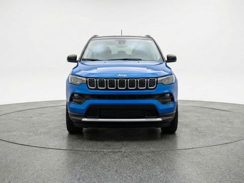 Used 2025 Jeep Compass Limited AWD/4WD image 2