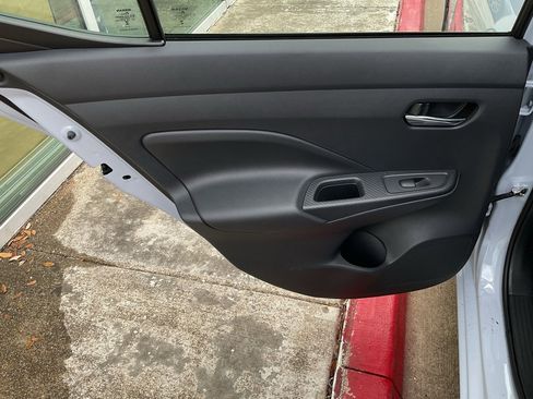 Used 2025 Nissan Versa SV image 17