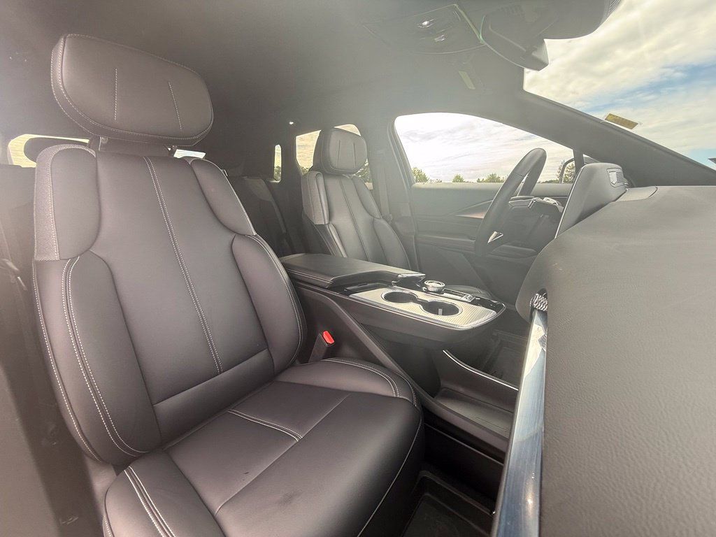 Certified 2024 Cadillac Lyriq Tech w/ LPO, Floor Liner Package AWD/4WD image 32