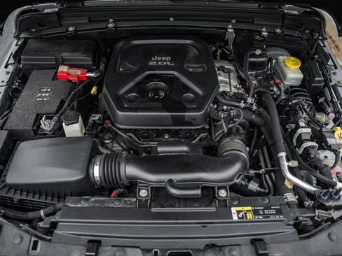 Used 2018 Jeep Wrangler Unlimited Sahara w/ Dual Top Group image 21