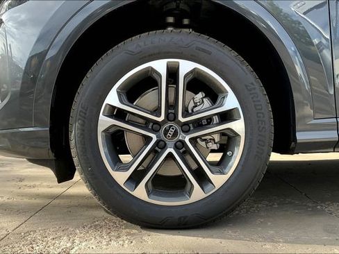 New 2025 Audi Q5 Premium image 11