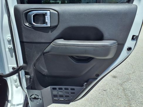 Used 2023 Jeep Gladiator Overland AWD/4WD image 14