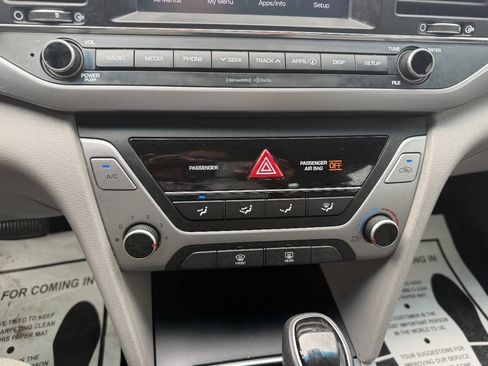 Used 2018 Hyundai Elantra SEL FWD image 25