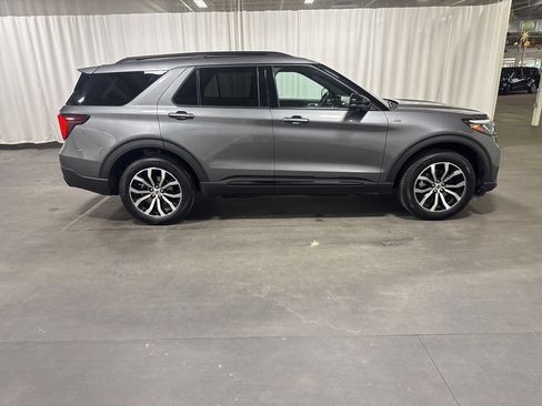 Used 2025 Ford Explorer ST-Line AWD/4WD image 4