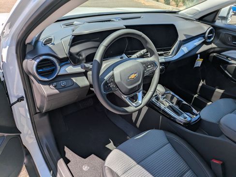 Used 2025 Chevrolet Trax LT w/ Driver Confidence Package image 10