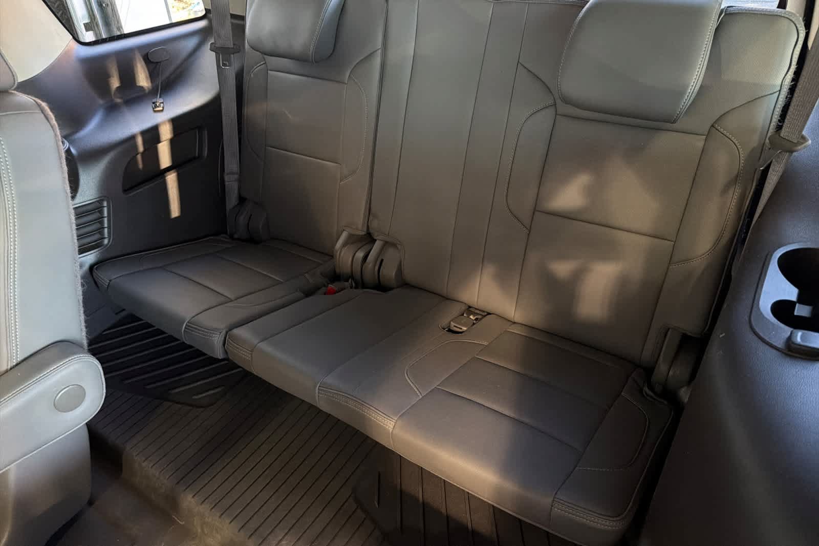 Used 2015 GMC Yukon Denali w/ Premium Package AWD/4WD image 17