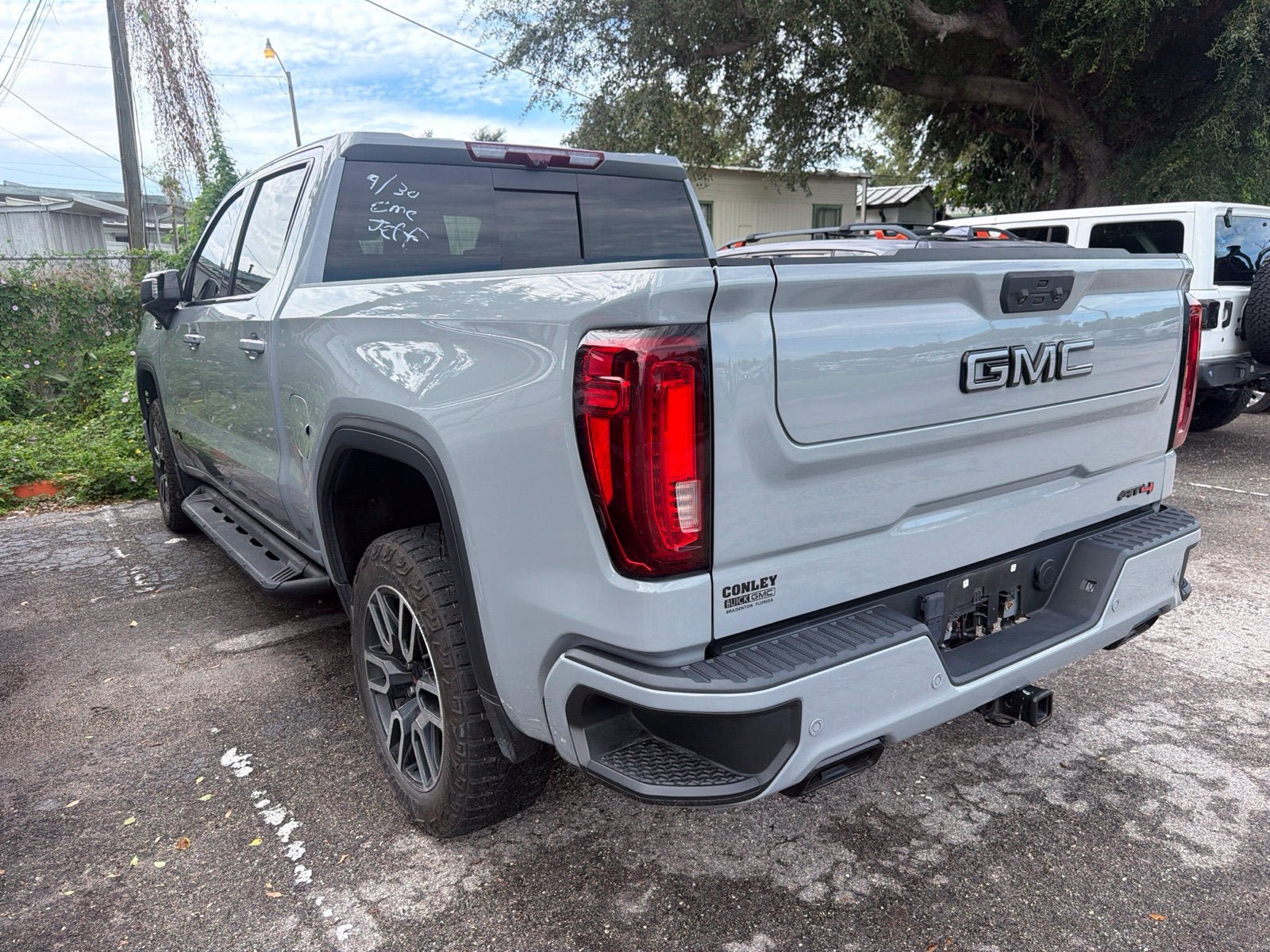 Certified 2024 GMC Sierra 1500 AT4 w/ Technology Package AWD/4WD image 8