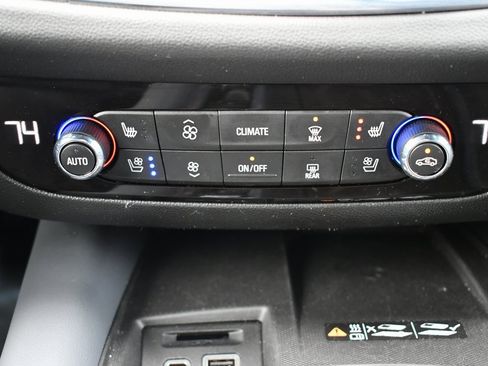 Used 2024 Buick Enclave Premium image 27