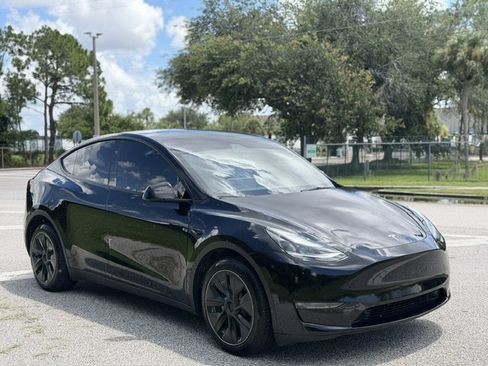 Used 2023 Tesla Model Y Long Range AWD/4WD image 7