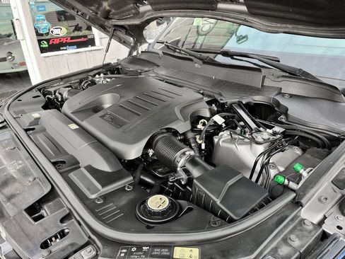 Used 2020 Land Rover Range Rover Sport HST image 12