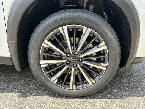 New 2026 Nissan Pathfinder Platinum FWD image 10