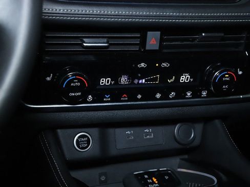 Certified 2021 Nissan Rogue Platinum image 29