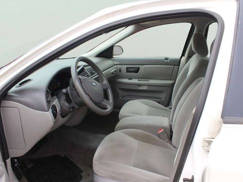 Used 2007 Ford Taurus SE FWD image 7