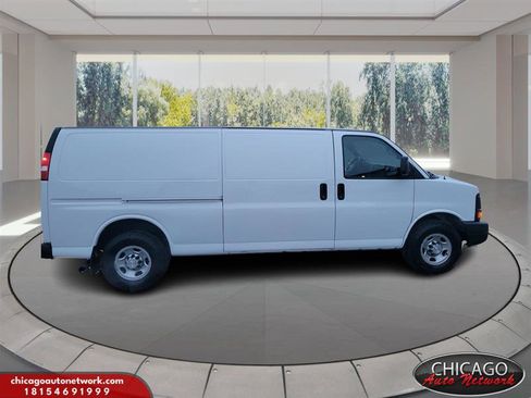 Used 2016 Chevrolet Express 3500 Extended image 2