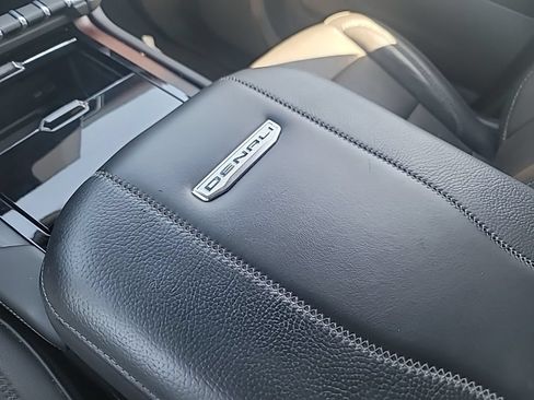 Used 2025 GMC Yukon Denali RWD image 23